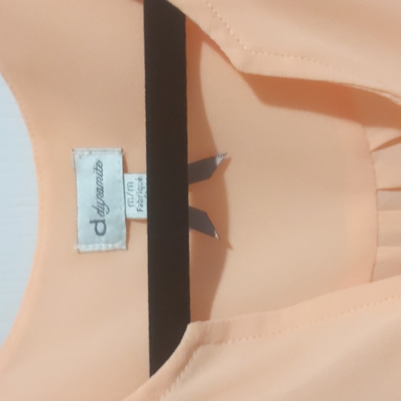 Dynamite peach blouse with gold - Picture 2 of 3